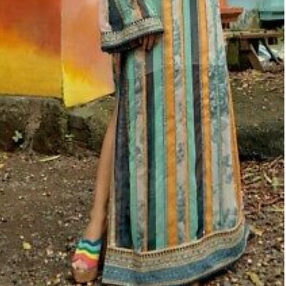 SOLD/ LISTING NOT AVAILABLE******-Sabyasachi kaftan Kurta.Boho Chic and ethnic . - Picture 7 of 7